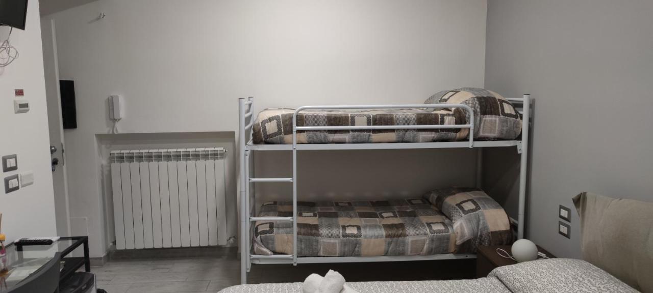 Guest House Via Milano 카탄차로 외부 사진